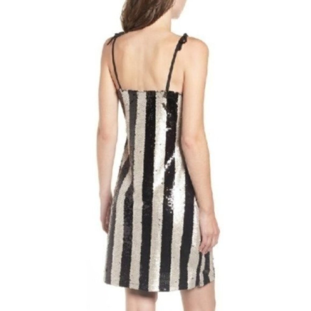 Cupcakes and Cashmere Reverse Sequin Dress - Picture 3 of 12